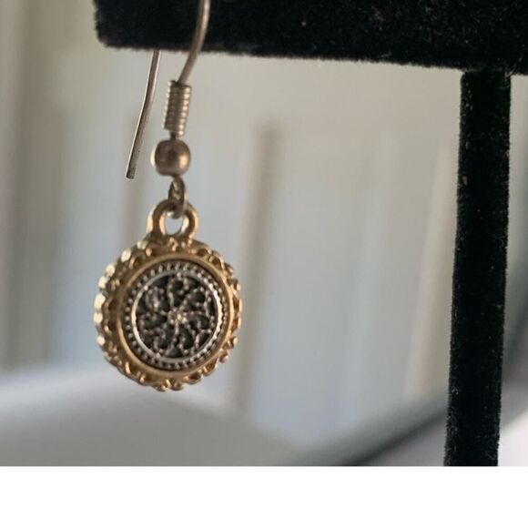 Dainty Vintage Two-tone Pendant earrings, Unmarked - Picture 2 of 3